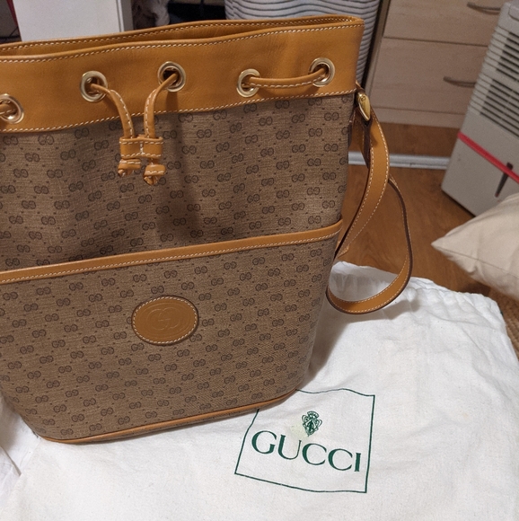 * SOLD *  Authentic Vintage 1980s Gucci Bucket Bag - Picture 3 of 16